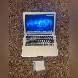 (2015) 13-inch Apple MacBook Air Laptop computer with Expensive Software